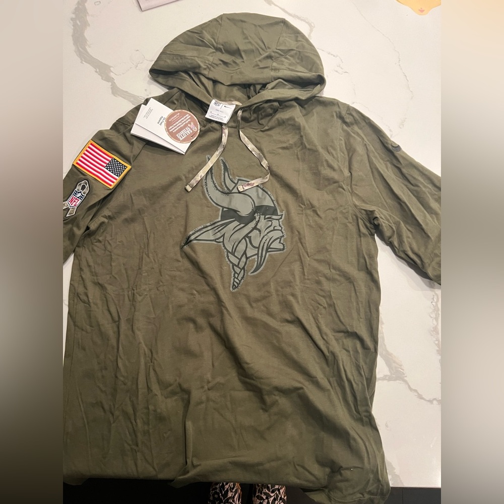 Men's Minnesota Vikings Nike Olive 2022
Salute to Service Tonal Pullover Hoodie